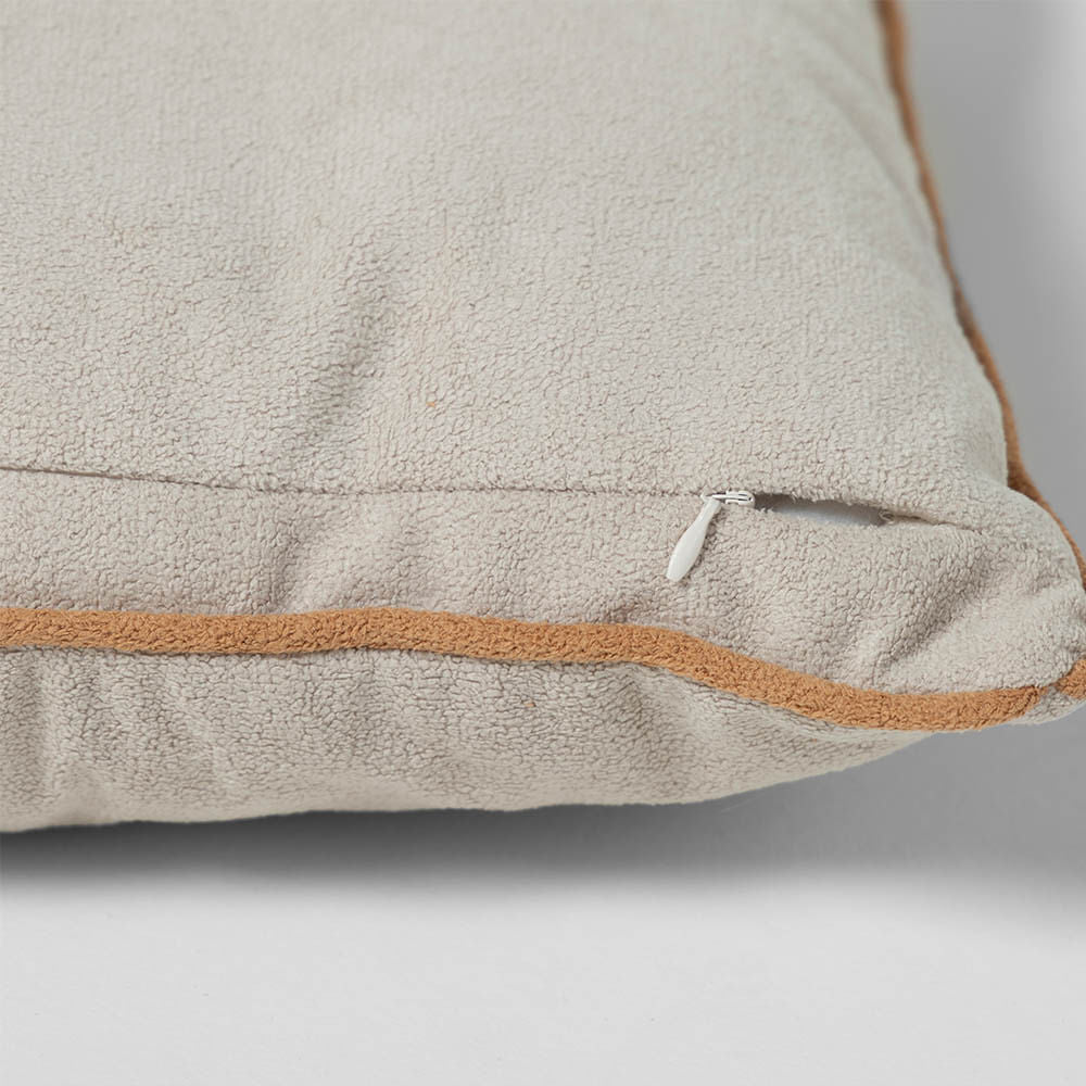 almofada-areia-com-debrun-caramelo---50x50cm